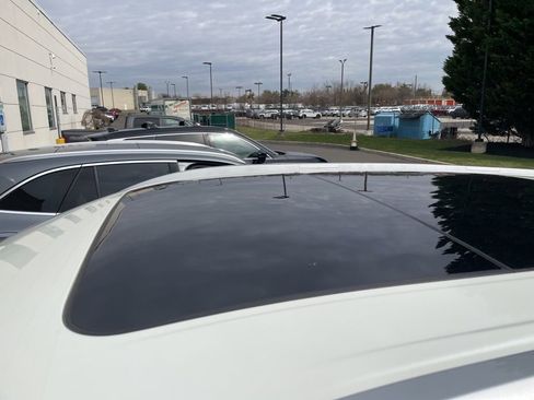 Certified 2023 INFINITI QX60 Luxe w/ Performance Audio Package image 3