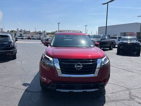 Used 2023 Nissan Pathfinder Platinum image 3