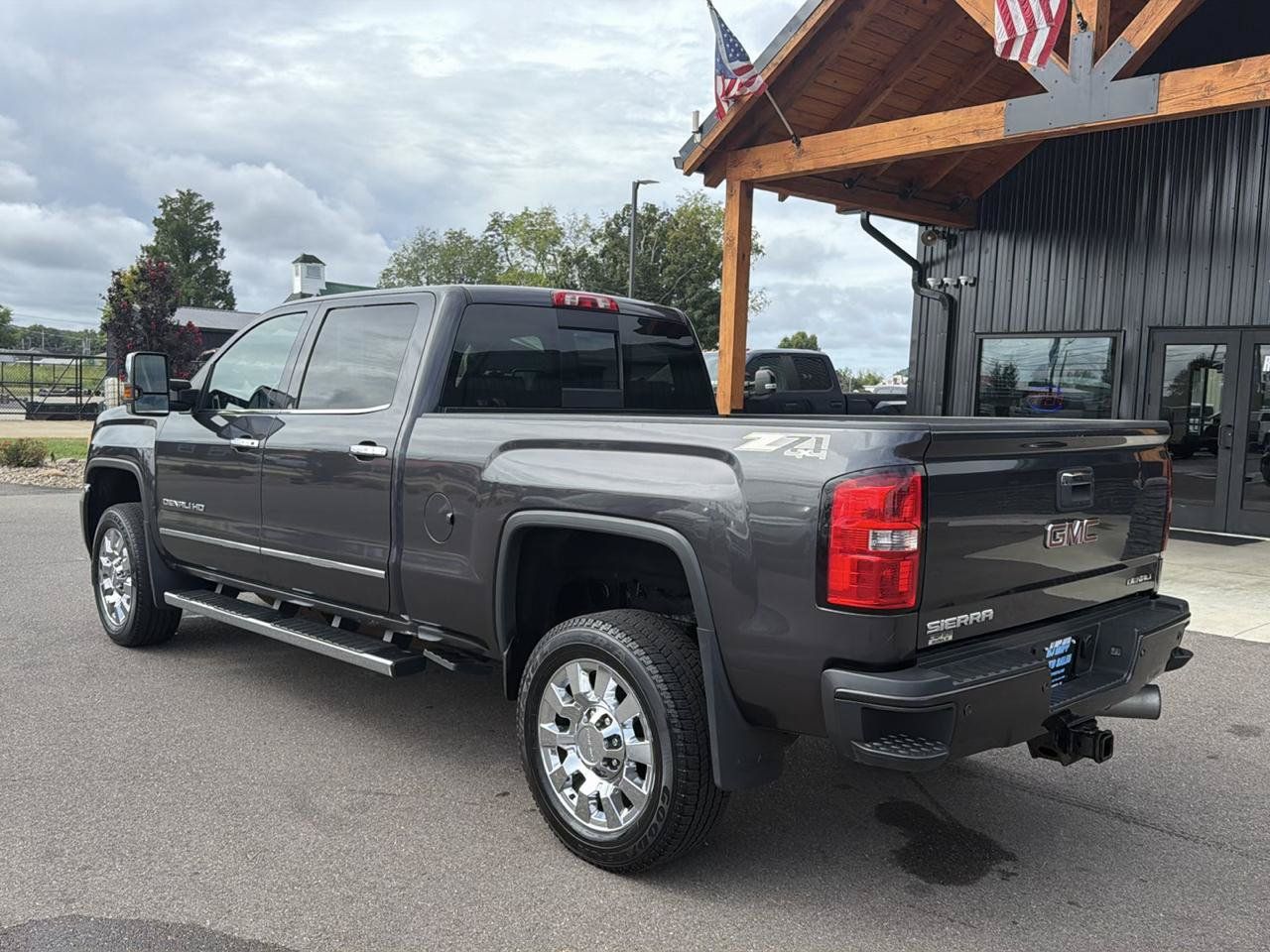 Used 2015 GMC Sierra 2500 Denali w/ Duramax Plus Package AWD/4WD image 6