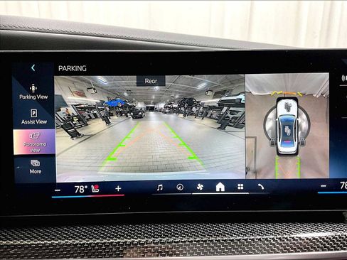 Used 2025 BMW 760i xDrive w/ Premium Package image 21