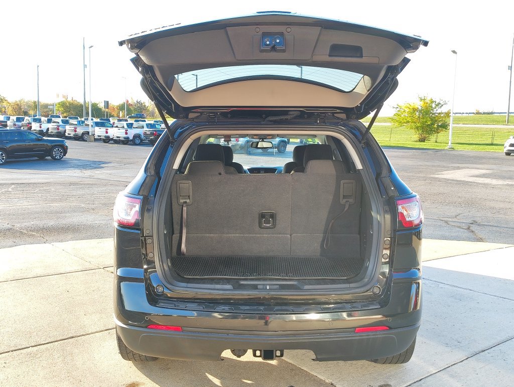 Used 2017 Chevrolet Traverse LT w/ Style and Technology Package FWD image 16