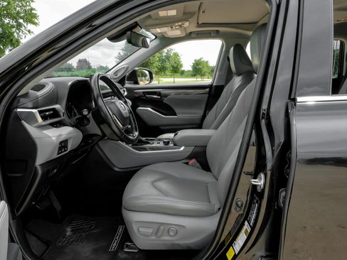 Used 2021 Toyota Highlander Limited AWD/4WD image 4