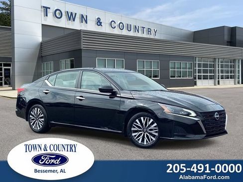 Used 2024 Nissan Altima 2.5 SV w/ SV Premium Package FWD image 1