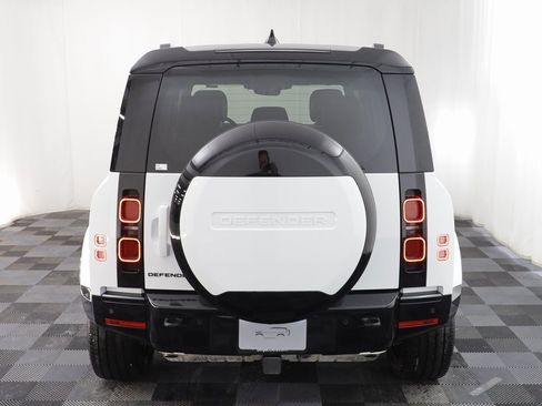 Used 2025 Land Rover Defender 110 X-Dynamic SE image 15