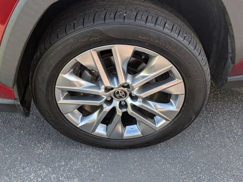 Used 2021 Toyota RAV4 XLE Premium FWD image 5