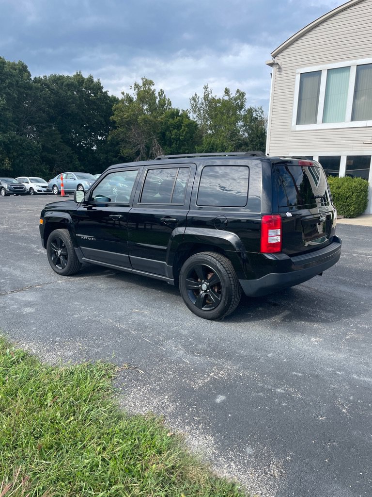 Used 2016 Jeep Patriot Latitude FWD image 3
