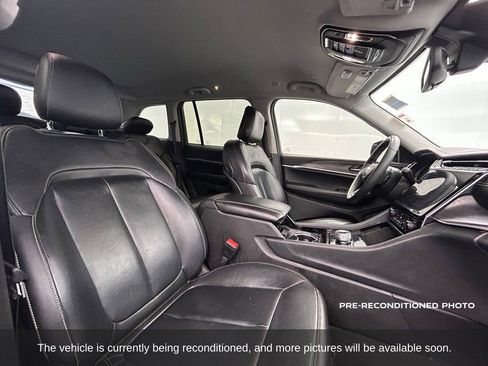 Used 2023 Jeep Grand Cherokee Limited w/ Black Appearance Package image 15