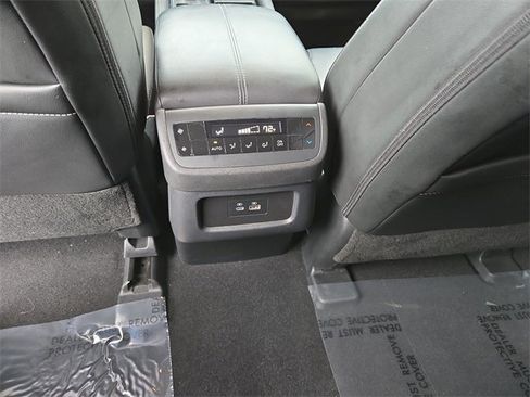 Certified 2025 Nissan Pathfinder SL image 17