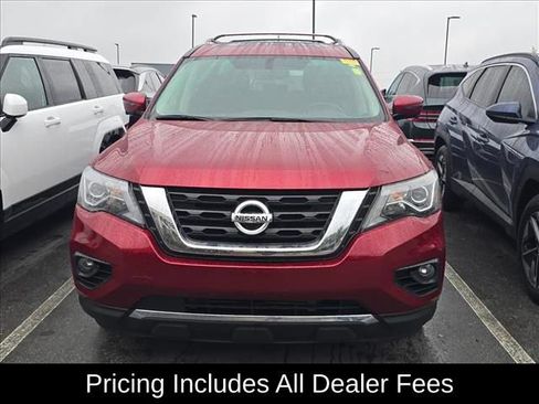 Used 2018 Nissan Pathfinder Platinum FWD image 2