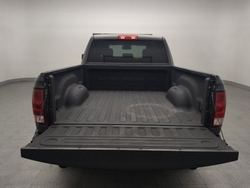 Used 2018 RAM 1500 Express AWD/4WD image 29