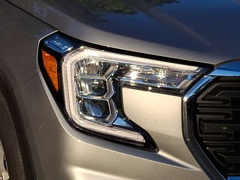 Used 2023 GMC Terrain SLE FWD image 7