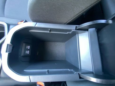 Used 2025 Toyota RAV4 LE AWD/4WD image 22