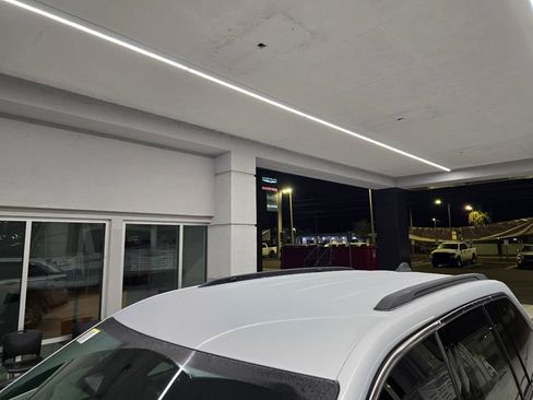 New 2025 Jeep Grand Cherokee Laredo w/ Luxury Tech Group I RWD image 10