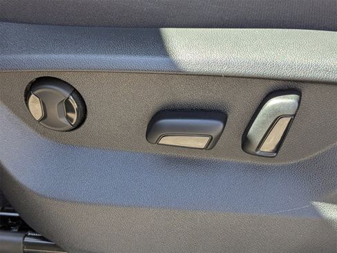 Used 2026 Volkswagen Atlas Cross Sport SE image 22