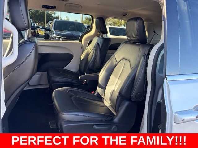 Used 2024 Chrysler Pacifica Limited FWD image 14