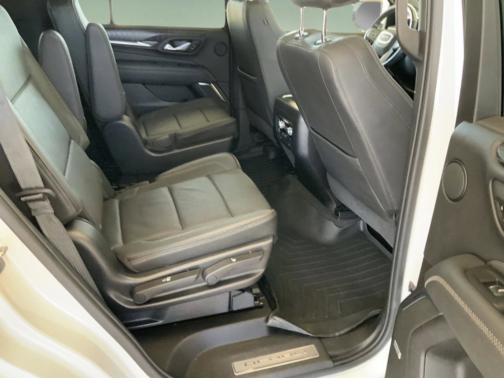 Used 2021 GMC Yukon Denali w/ Denali Premium Package AWD/4WD image 36
