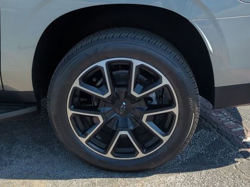 New 2025 Chevrolet Suburban RST w/ Advanced Technology Package image 7