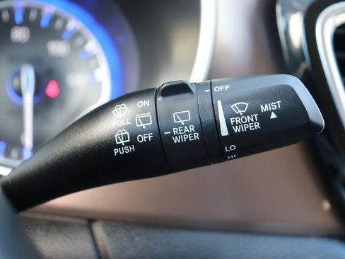 Used 2020 Chrysler Voyager L FWD image 22