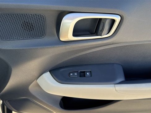 Used 2022 Hyundai Venue Limited image 43