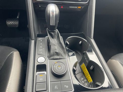 Used 2020 Volkswagen Atlas Cross Sport SEL Premium image 21