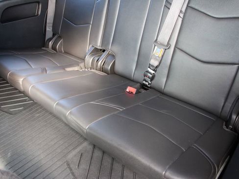 Used 2020 Cadillac Escalade Premium Luxury image 24