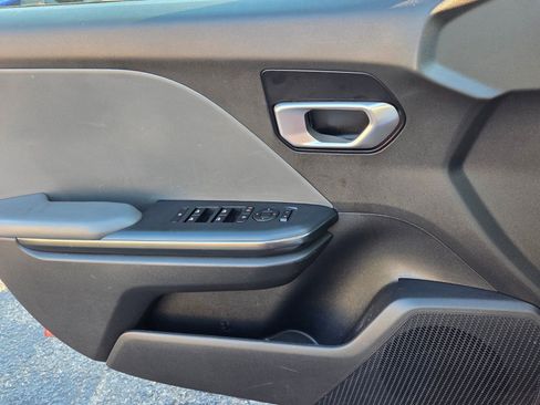 Used 2025 Kia K4 LXS image 28