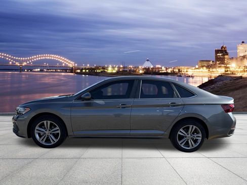 Used 2024 Volkswagen Jetta SE w/ Panoramic Sunroof Package FWD image 2