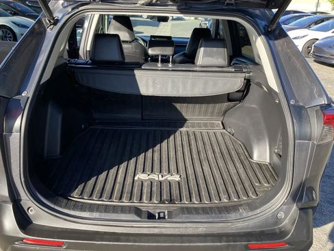 Used 2020 Toyota RAV4 XLE Premium image 8