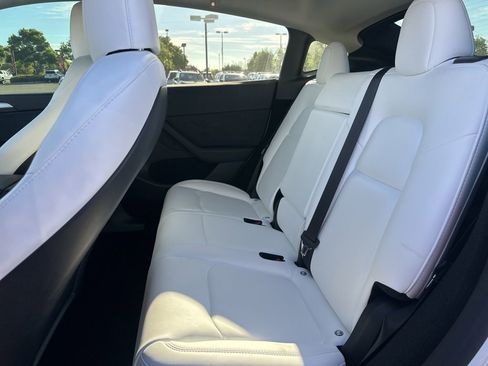 Used 2023 Tesla Model Y Performance image 8