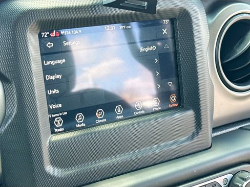 Used 2021 Jeep Gladiator Sport image 11