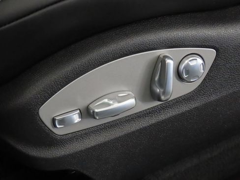 Certified 2026 Porsche Macan AWD/4WD image 42