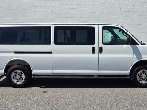 Used 2025 Chevrolet Express 3500 LT w/ LT Preferred Equipment Group RWD image 34