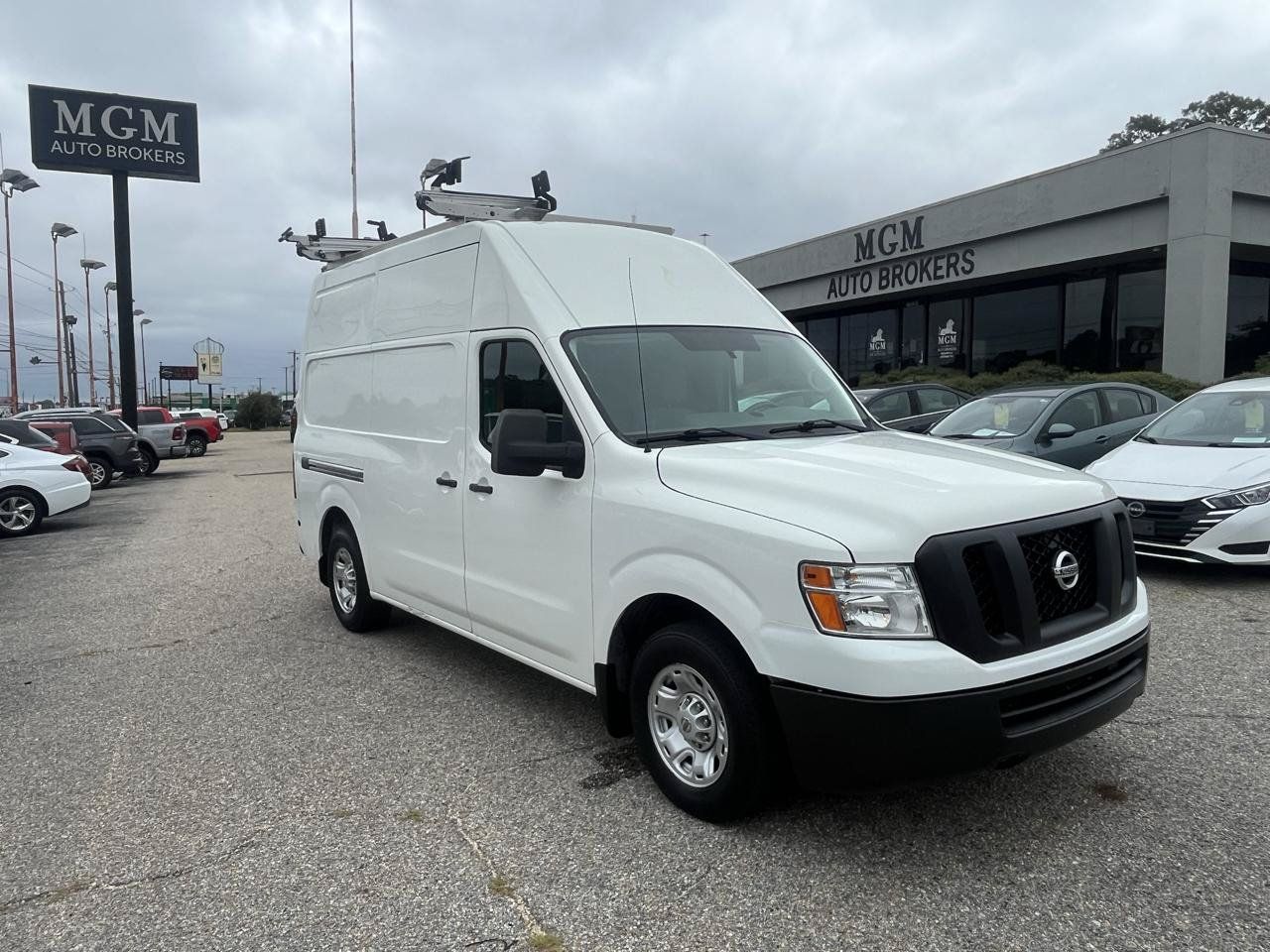 Used 2018 Nissan NV 2500 SV RWD image 3