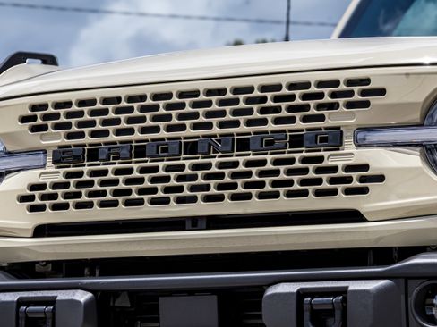 New 2025 Ford Bronco Badlands image 18