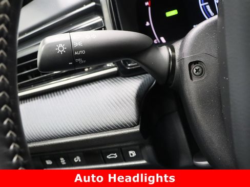 Used 2025 Toyota Camry SE image 25