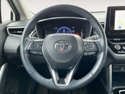 Used 2023 Toyota Corolla Cross XLE w/ Convenience Package image 17