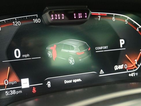 Used 2020 BMW X5 xDrive40i w/ M Sport Package image 2