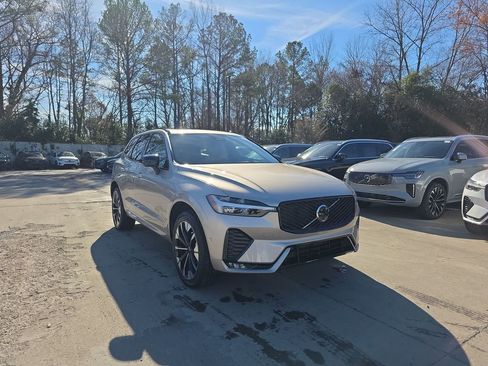 New 2026 Volvo XC60 B5 Plus w/ Protection Package Premier image 11