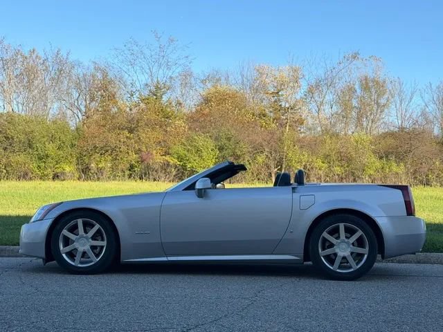 Used 2007 Cadillac XLR RWD image 33
