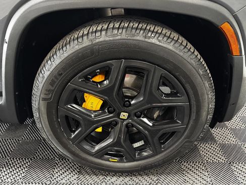 Used 2022 Rivian R1T Launch Edition image 16