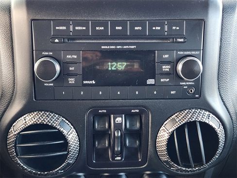 Used 2016 Jeep Wrangler Unlimited Sahara image 17