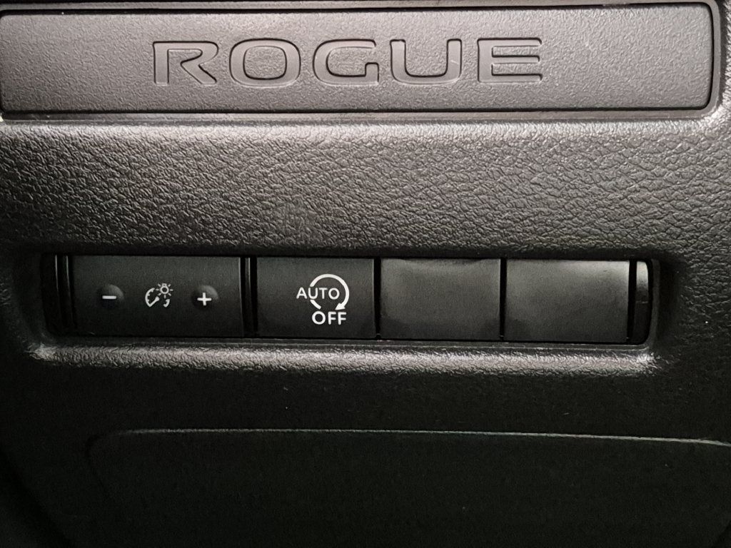 Used 2024 Nissan Rogue S AWD/4WD image 18
