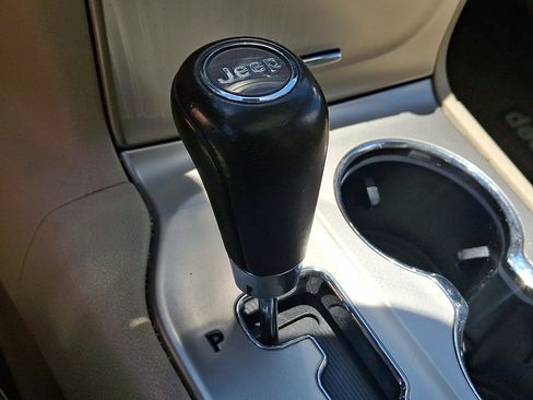 Used 2011 Jeep Grand Cherokee Overland AWD/4WD image 16