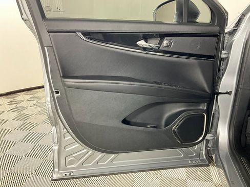 Certified 2023 Lincoln Nautilus FWD image 18