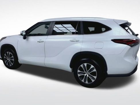 Certified 2024 Toyota Highlander XLE AWD/4WD image 25