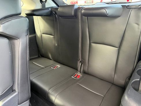 Used 2021 Toyota Highlander XLE image 9