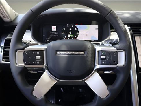 New 2025 Land Rover Discovery S AWD/4WD image 19