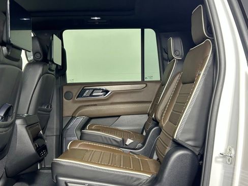 Used 2025 GMC Yukon XL Denali Ultimate w/ LPO, Floor Liner Package AWD/4WD image 20