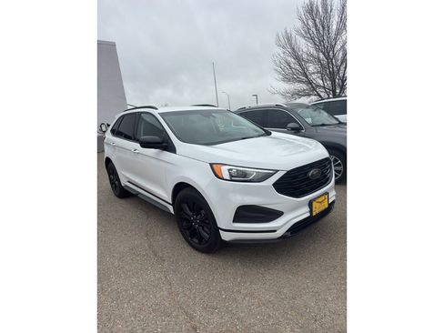 Used 2022 Ford Edge SE w/ Black Appearance Package image 16