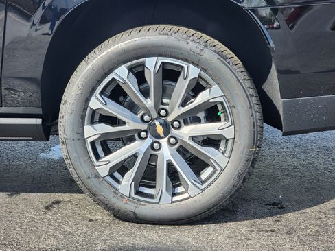 New 2026 Chevrolet Suburban High Country RWD image 11